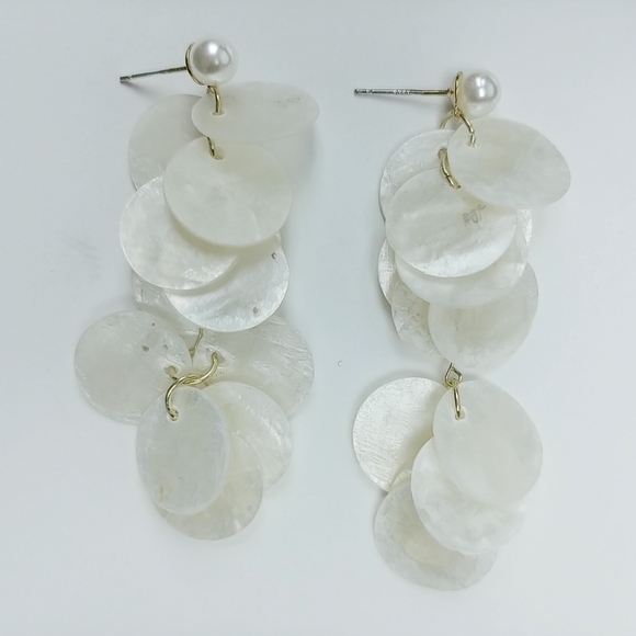 Shell Dangling Boho Feminine Layered Look Earrings - Picture 2 of 3
